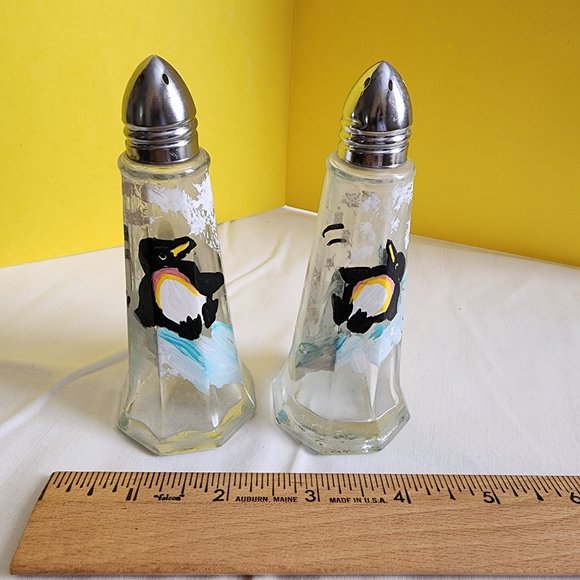 VINTAGE CLEAR GLASS SALT & PEPPER SHAKERS HAND PAINTED Penguin Design 🐧 Unused - Picture 11 of 13